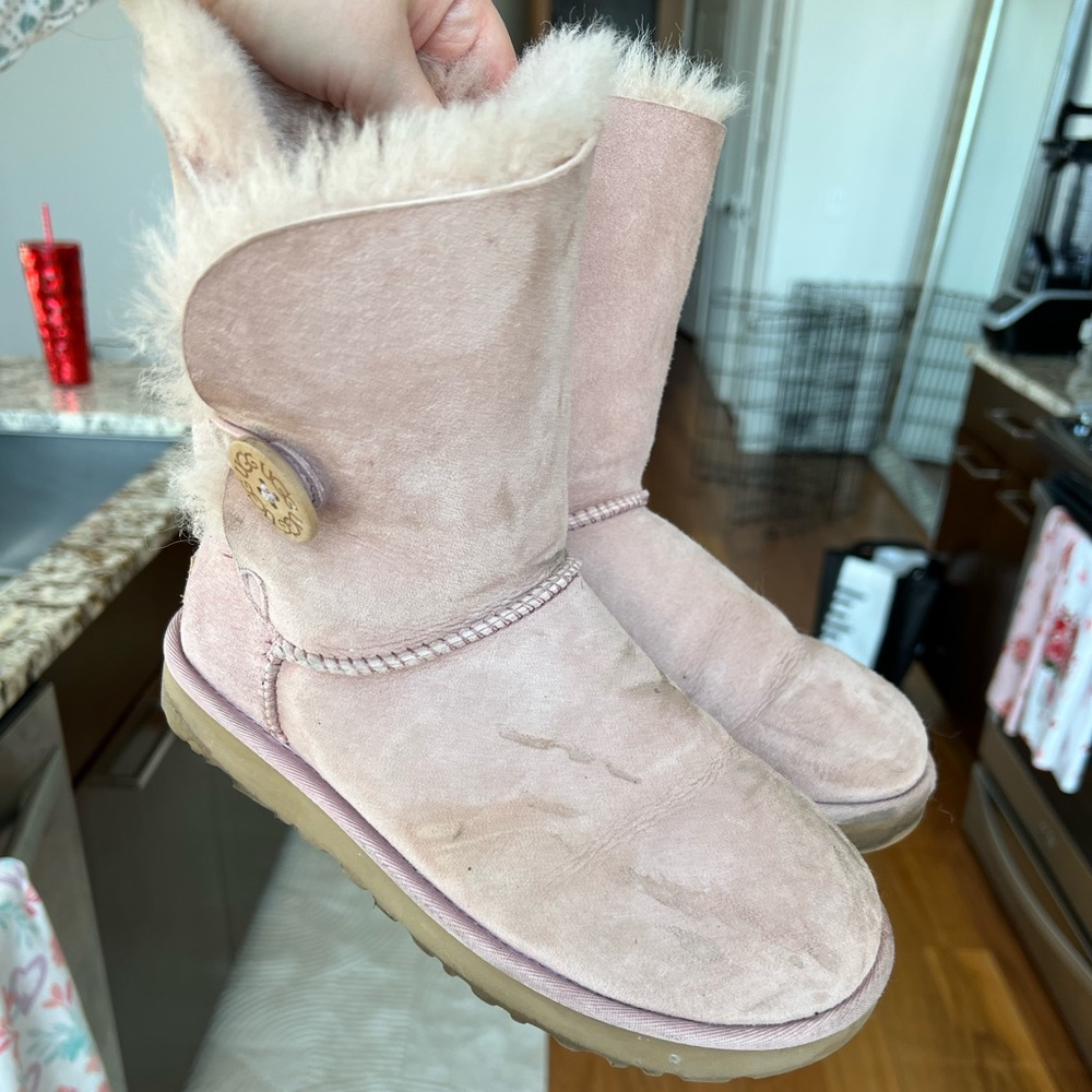 Pink uggs
